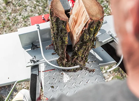 Wood splitter | AL-KO splitter with 2-hand operation and wood holding device